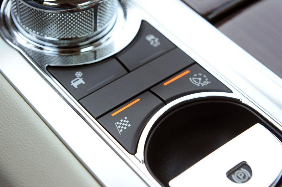  Jaguar XF Supercharged 2012 года  (фото 11 из 65)